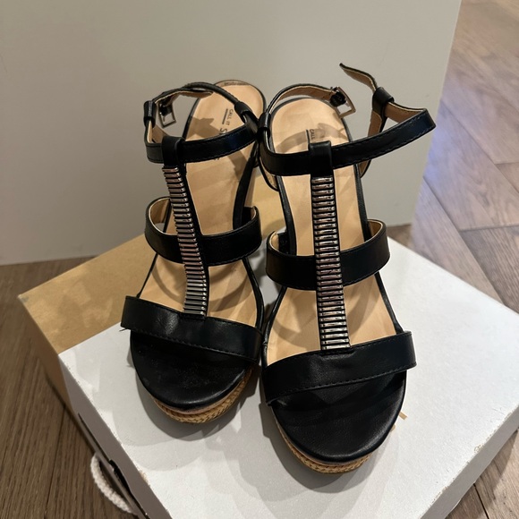 Call It Spring Wedge Heels - Picture 3 of 3